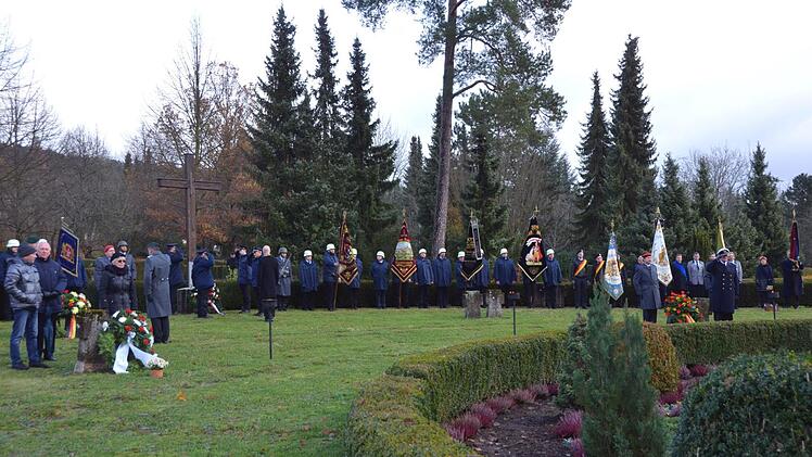 Kranzniederlegung im Parkfriedhof zum Volkstrauertag. Foto: Peter Rauch