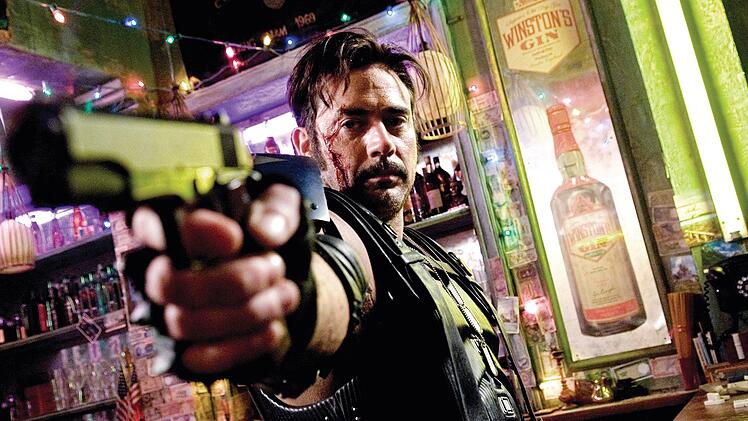 Vergewaltiger, M&ouml;rder, Sadist, Nationalheld: F&uuml;r The Comedian (Jeffrey Dean Morgan) heiligt der Zweck drastischste Mittel.
