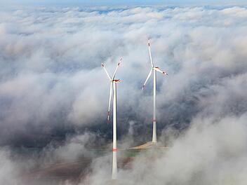 Vieles im Nebel: Über die Klage gegen die 10-H-Regelung ist noch nicht entschieden. Foto: Ingo Bäuerlein