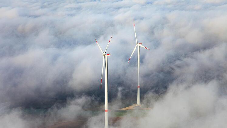 Vieles im Nebel: Über die Klage gegen die 10-H-Regelung ist noch nicht entschieden. Foto: Ingo Bäuerlein