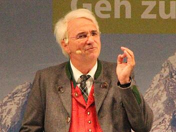 Vom "echten" Edmund Stoiber kaum zu unterscheiden: Wolfgang Krebs in seiner Paraderolle. Foto: Bertram Wagner