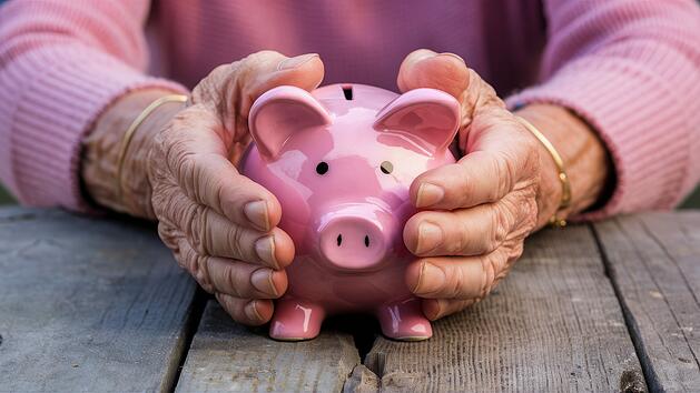 Sparschwein, Sparen im Alter, Rente, Notgroschen, Rücklagen