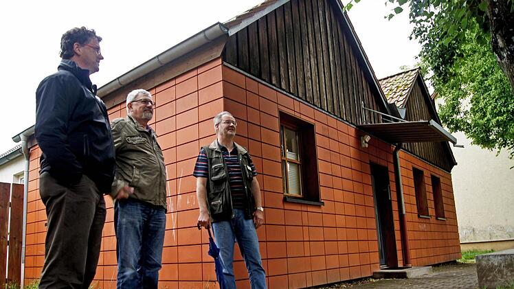 Alexander Dworschak, Bernhard Rettig und Detlev Behrens (von links) sind zufrieden, wie das Haus umgebaut wurde.  Fotos: Sarah Dann