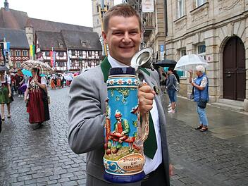 Damit der Fußmarsch zum Kellerwald nicht zu anstrengend wird nehmen