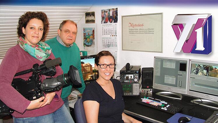 Andrea, Johannes und Sonja Bloching am digitalen Schnittplatz.