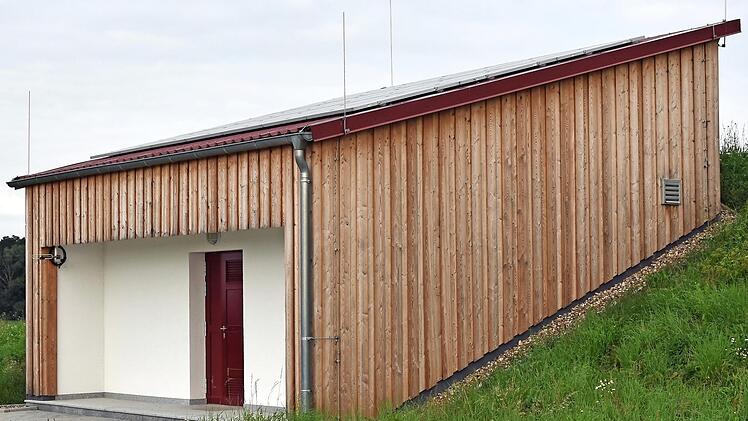 Da der Neubau des Hochbehälters in Buch sowie die Verbesserungen der Hochbehälter in Waldsachsen, in Gädheim und in Obertheres (im Bild) abgeschlossen sind, werden die festgesetzten Verbesserungsbeiträge in diesem Jahr abgerechnet. Mit Nachzahlungen für die Bürger ist nicht zu rechnen, hieß es. Foto: Ulrike Langer