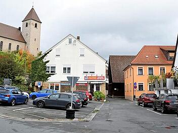 Einem "Tor zur Innenstadt" gleicht die Weihersbach-Straße, wo nicht nur gestalterische Maßnahmen vorgesehen sind, sondern vor allem auch dringliche Arbeiten an den Ver- und Entsorgungsleitungen erforderlich werden, wie die jüngste Stadtratssitzung ergab. Foto: Dieter Radziej