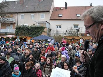 Bürgermeister Klaus Schumann bei der Begrüßung Fotos: Roland Meister