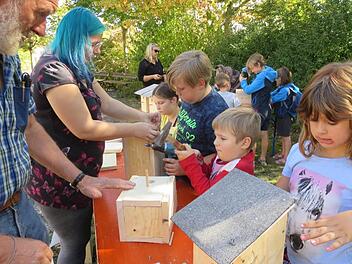 Das Bauen von Nistkästen war im vergangenen Jahr eine tolle Idee, die Kinder des Ortes für die Arbeiten des Vereins in Sachen Natur und Garten zu begeistern.  Fotos: Udo Sell