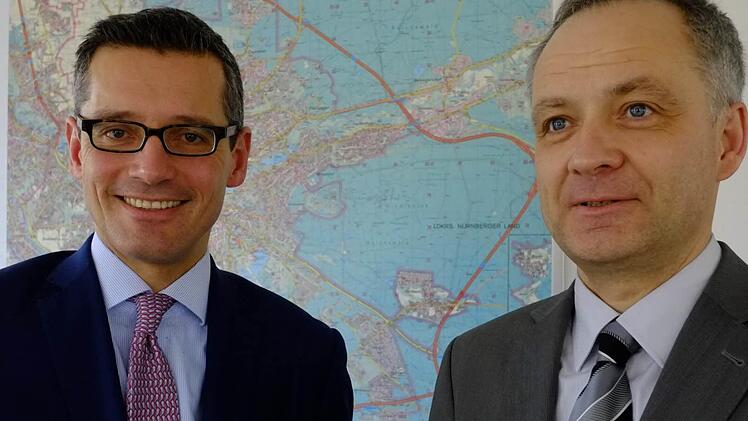 Wirtschaftsreferent Michael Fraas (links) und Frank Seider (rechts) vom Amt für Geoinformation.