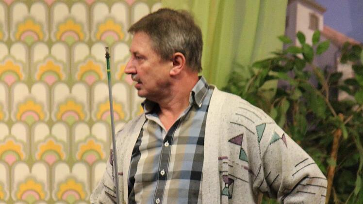 Derzeit im Stress befindet sich Peter G&ouml;bel. Zum einen als Mitglied des Festausschusses beim 50-j&auml;hrigen Gr&uuml;ndungsjubil&auml;um des TSV Thundorf, und zum anderen bei der Organisation der Theaterauff&uuml;hrungen. Archivbilder zeigen Peter G&ouml;bel als aktiven Schauspieler . Foto: Philipp Bauernschubert