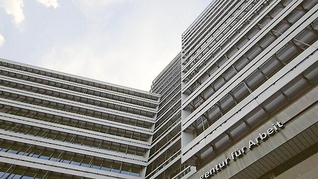 In den Arbeitsagenturen wurden die neuesten Zahlen zu den Einkommen der Beschäftigten ermittelt.