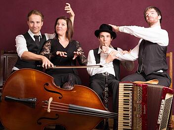 A Glezele Vayn nennt sich die Band, die am 15. März erstmals nach Bamberg kommt, um in den Haas-Sälen für Klezmer-Fans zu spielen.  Foto: Niels Brederlow