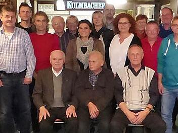 Diesen FCK-Mitgliedern verlieh der Bayerische Fußballverband sowie der Bayerische Landessportverband Ehrenzeichen.  Foto: Klaus-Peter Wulf