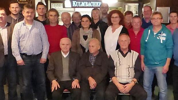 Diesen FCK-Mitgliedern verlieh der Bayerische Fußballverband sowie der Bayerische Landessportverband Ehrenzeichen.  Foto: Klaus-Peter Wulf