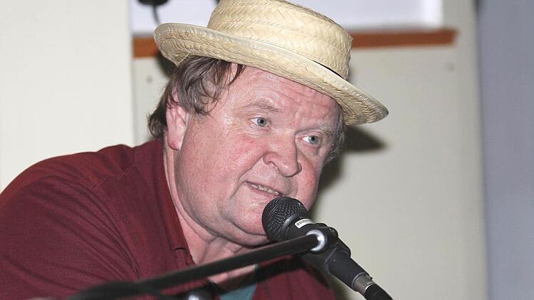 Was wäre ein Pfarrfasching in Ebelsbach ohne die Ein-Mann-Big-(band) Johannes Eirich. Auch bei der 2017er-Auflage kamen die Tasten beinahe zum Glühen.