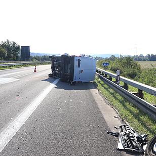 Landkreis Haßberge: Kleintransporter kippt auf  A 70