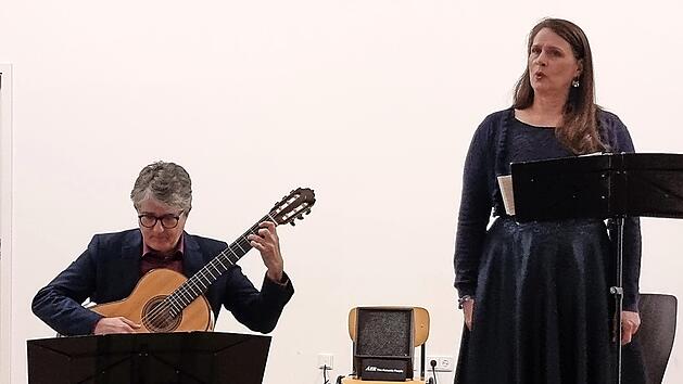 Corinna Schreiter und Stefan Grasse trugen die Lieder von 1750 mit viel Charme, Humor und Souveränität vor.