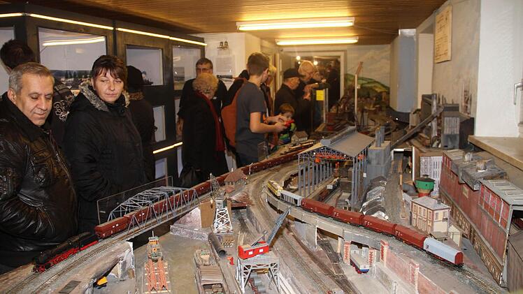 Die Lichtenfelser Eisenbahnfreunde durften sich über viele Besucher freuen. Foto: Gerda Völk