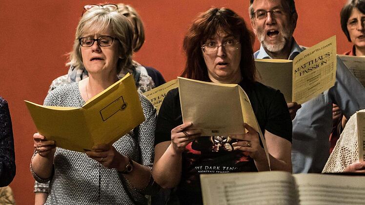 Unter der Leitung von Peter Stenglein bereitet sich der Coburger Bachchor auf die Aufführung von Telemanns Matthäuas-Passion von 1746 vor.Foto: Jochen Berger