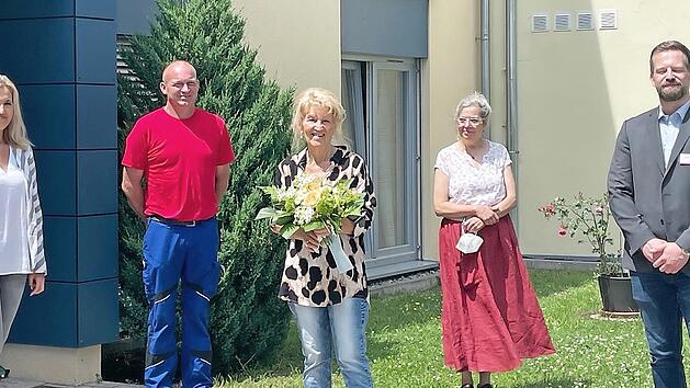 Heimleitung, Personalrat und die Betriebsleitung verabschiedeten Sigrid Seufert (Mitte) in den Ruhestand.