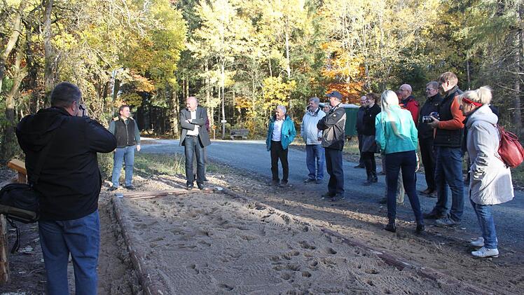 Impression von der Eröffnung des Wald- und Naturerlebnispfads. Foto: Veronika Schadeck