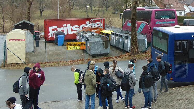 Der Busbahnhof am Schulzentrum Gräfenberg wird umgestaltet. Der Wertstoffhof wird in diesem Zuge umgesiedelt.  Foto: Josef Hofbauer