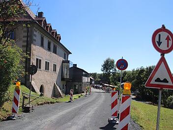 Für Spekulationen hat die provisorische Umgehung gesorgt, die um das Bruder-Franz-Haus auf dem Kreuzberg errichtet wurde.  Thomas Pfeuffer