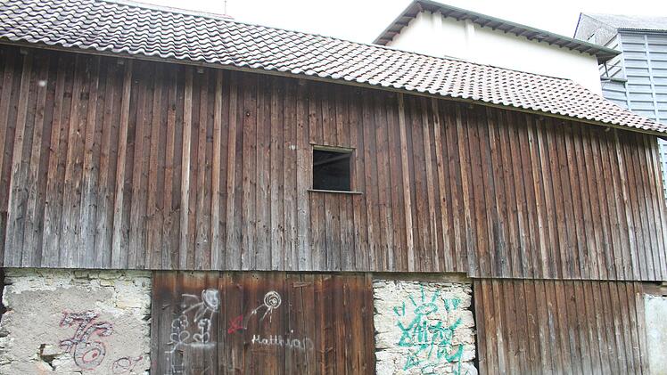 Die stillgelegte Schneidm&uuml;hle dient heute nur noch als Schuppen. Sie grenzt an den Stadtsteinacher Park an. Foto: Sonny Adam