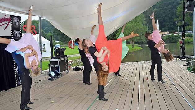 Die Benefizgala pr&auml;sentiert unter anderem akrobatische Tanzeinlagen und beeindruckenden Choreografie.  Fotos: Archiv/K.- H. Hofmann