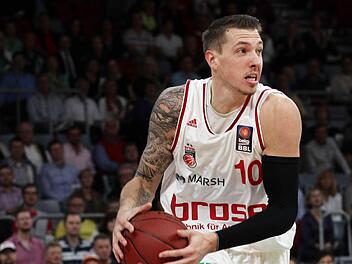 Daniel Theis hofft auf seinen ersten Pokal-Triumph. Foto: sportpress