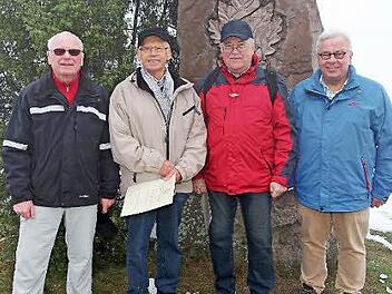 Günter Dittmar (von links), Hermann Feiler, Konrad Hoffmann und Rhönklubpräsident Jürgen Reinhardt.  Foto: Jochen Vogler