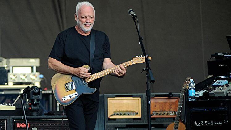 Der Meister: David Gilmour, erst kurzärmelig, dann im Pulli.Foto: Rock-O-Foto