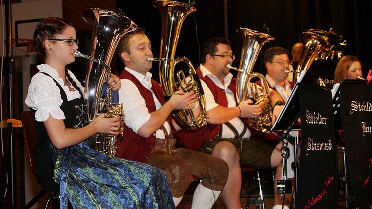 Bei den tiefen Stimmen brillierten immer wieder die Tenorhörner bei ihren Solopartien.