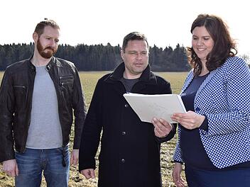 Sie wehren sich gegen einen Gesteinsabbau bei Kümmersreuth (von links): Thomas Jäger, Silvia Messerer, Michael Sohns. Foto: Andreas Welz