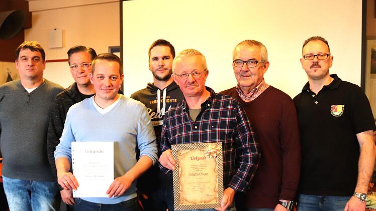 Bei den Ehrungen (von links): Stefan Hümmer, Karsten Fischkal, Michael Steger, Torsten Fischkal, Winfried Steger, Günter Brehm, Rainer Haagen  Foto: Johanna Blum