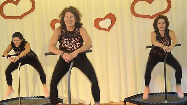 Diese Damen &uuml;berzeugten mit ihrer Jumping- Fitness und hatten dabei gro&szlig;en Spa&szlig;. Fotos: K.- H. Hofmann
