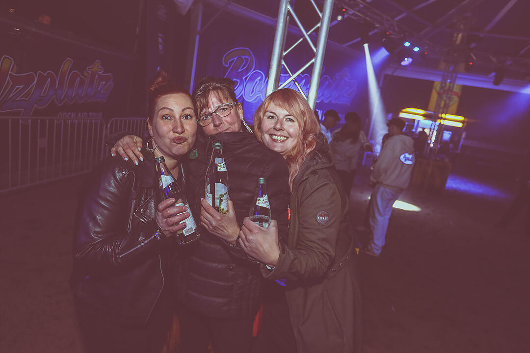 Neon Mixxed Clash m/ DJ Da Base + Nora & Chris