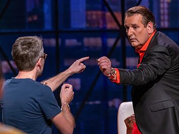 Ralf D&uuml;mmel (rechts) ist von Ingasis Innovation &uuml;berzeugt - das sind aber nicht alle VOX-L&ouml;wen.