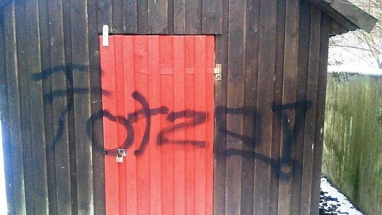 Auch das Backhäuschen wurde von den Sprayern nicht verschont.