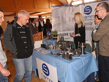 Metallverarbeitende Firmen sind in der Region stark vertreten. Hier der Stand der Neubrunner Firma Semm. Fotos: Günther Geiling