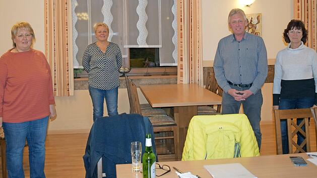 Marion Jakob, Regina Bruckmann, Rainer Haberkamm und Sabine Haberkamm bilden weiterhin den Vorstand des F&ouml;rdervereins. Foto: privat