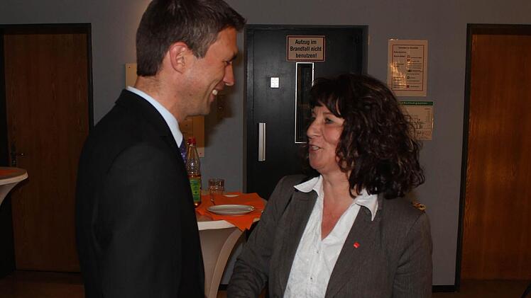 Martina Stamm-Fibich gratulierte Stefan Müller zum Wahlerfolg. Vielleicht werden sich beide schon bald wieder in Berlin treffen.  Fotos: Andreas Dorsch