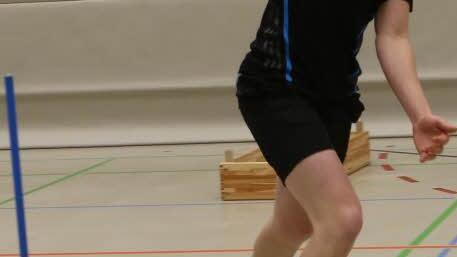 ... dann geht's durch die Stangen ins Ziel. Fotos: Barbara Herbst