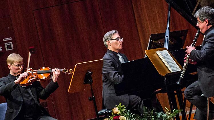 Das Coburger Kammertriobeeindruckte beim Konzert im Kongresshaus. Foto: Jochen Berger