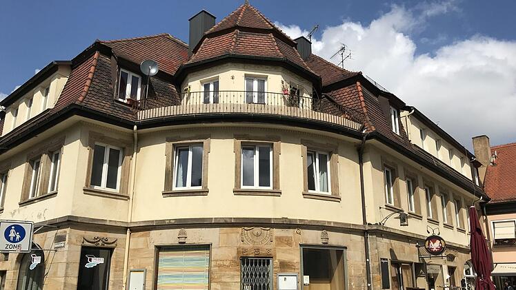 Das Haus in der Bamberger Straße, in dessen Keller am Dienstag eine Leitung mit Ammoniak an einem alten Kühlaggregat beschädigt worden war.Holger Reinlein