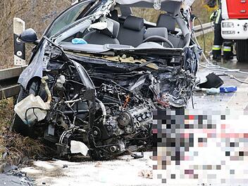 Bei einem t&ouml;dlichen Unfall in N&uuml;rnberg starb am Montagmorgen eine 38-j&auml;hrige Mutter. Ihr siebenj&auml;hriger Junge wurde schwer verletzt. Foto: NEWS5/O&szlig;wald