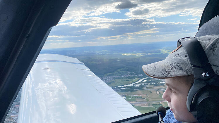 UK Erlangen: Arzt beschert schwerkrankem Jungen Rundflug über Franken