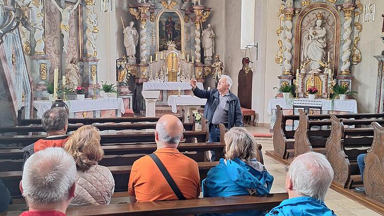 Willi Pecht ging auf die Kirchengeschichte und die kunsthistorischen Besonderheiten der Bramberger Kirche ein.