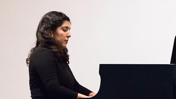 Schaghajegh Nosrati begeisterte bei seinem Auftritt in Coburg mit der Partita e-Moll von Johann Sebastian Bach.Foto: Jochen Berger